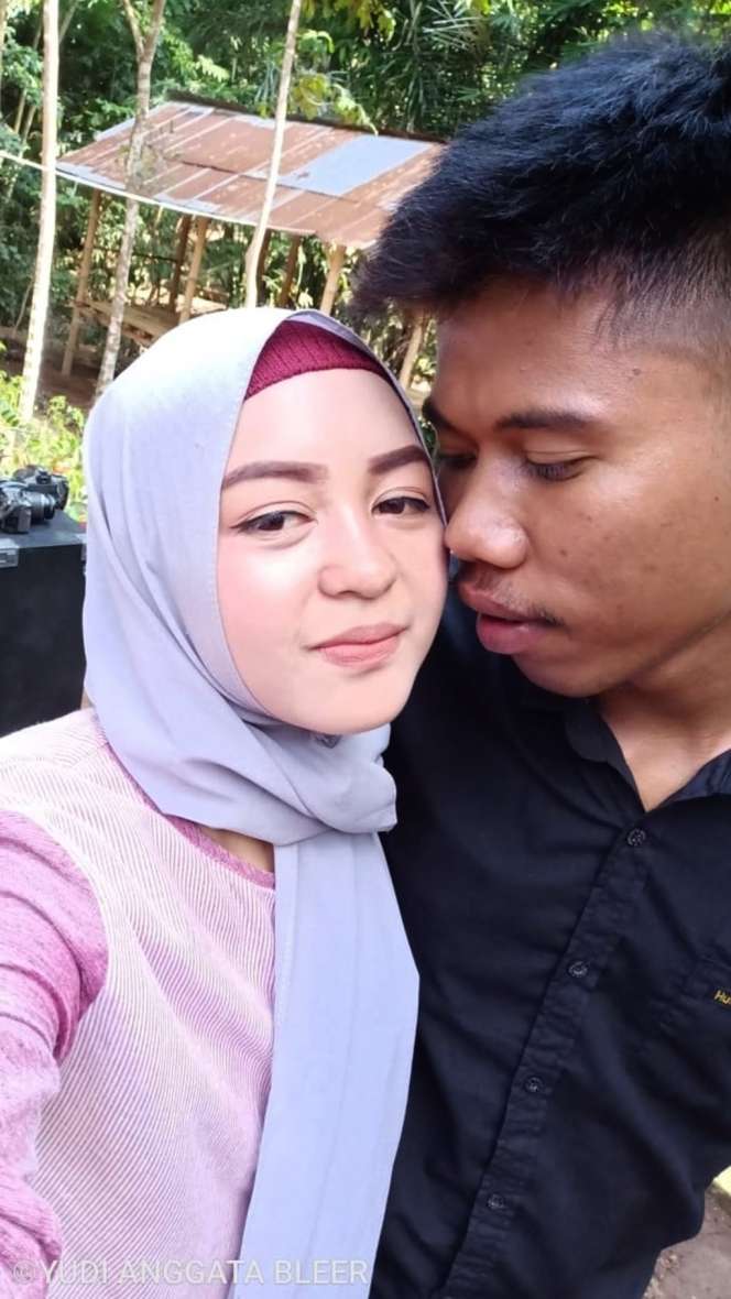 Ingat Pasangan Viral yang Beri Mahar Sendal Jepit? Nasibnya Sial, Dilaporkan Atas Dugaan Pelecehan & Istri Selingkuh dengan 4 Pria