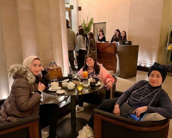 7 Potret Erin Taulany Nikmati Ramadan di Amerika, Gaya Sosialitanya Tuai Sorotan!
