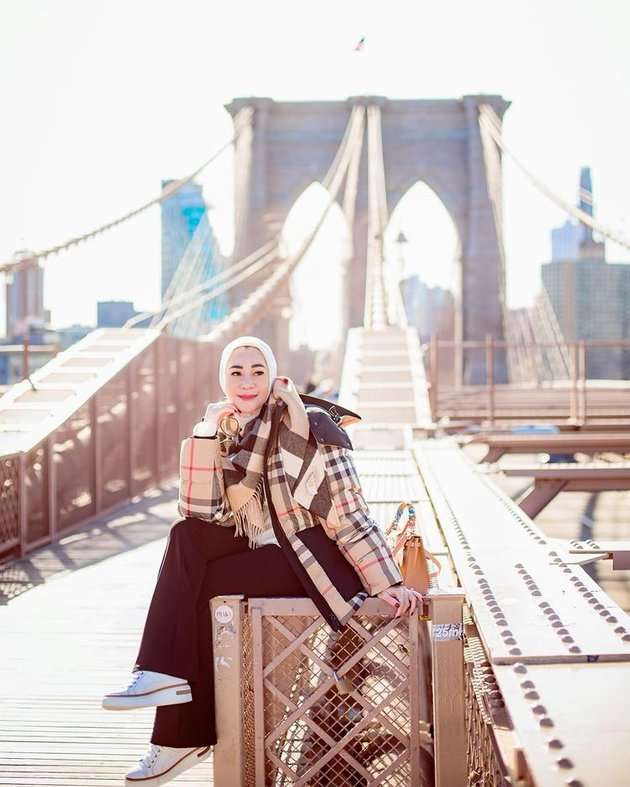 7 Potret Erin Taulany Nikmati Ramadan di Amerika, Gaya Sosialitanya Tuai Sorotan!