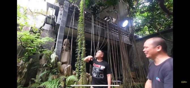 10 Potret Rumah Mewah Haji Asari, Bak Hutan di Tengah Kota, Ada Pohon Usia 15 Juta Tahun