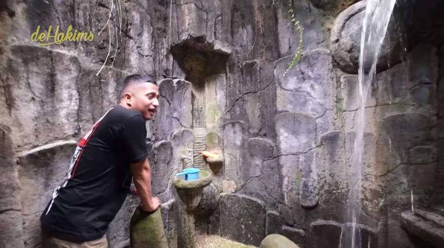 10 Potret Rumah Mewah Haji Asari, Bak Hutan di Tengah Kota, Ada Pohon Usia 15 Juta Tahun