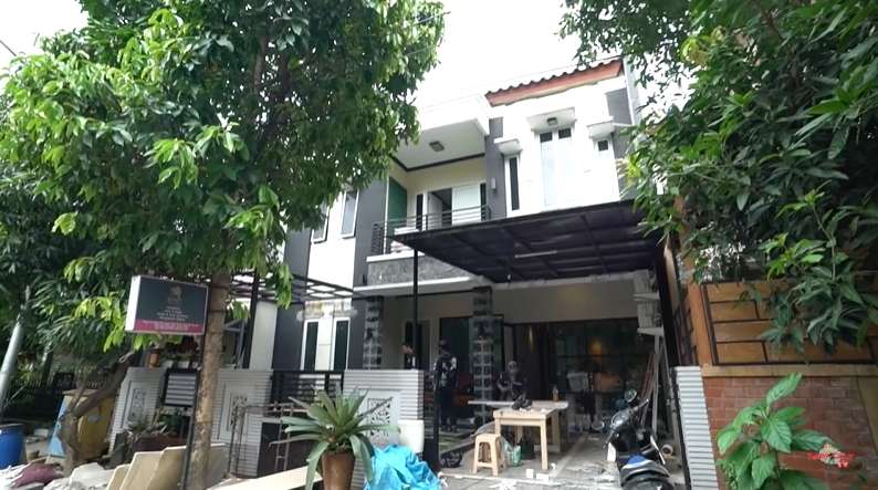 10 Potret Penampakan Calon ‘Pabrik Duit’ Denny Cagur, Super Mewah, Kamar Mandi Masih Jadul!