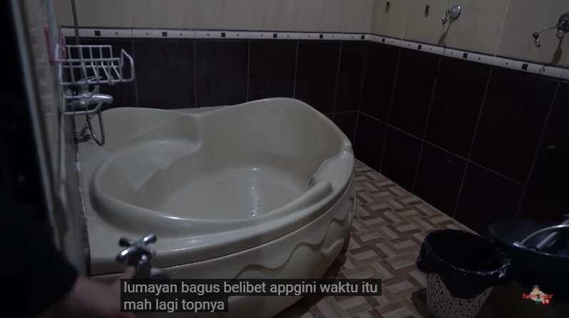 10 Potret Penampakan Calon ‘Pabrik Duit’ Denny Cagur, Super Mewah, Kamar Mandi Masih Jadul!
