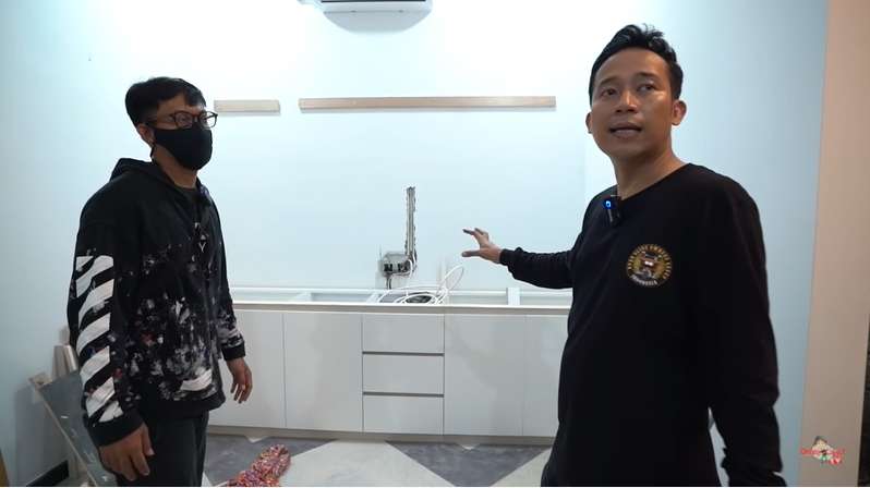10 Potret Penampakan Calon ‘Pabrik Duit’ Denny Cagur, Super Mewah, Kamar Mandi Masih Jadul!