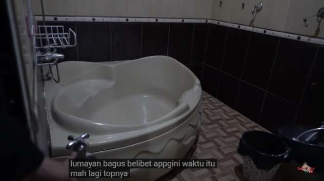 10 Potret Penampakan Calon ‘Pabrik Duit’ Denny Cagur, Super Mewah, Kamar Mandi Masih Jadul!