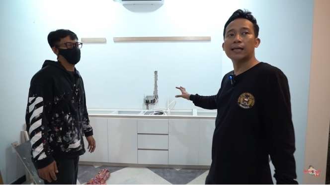 10 Potret Penampakan Calon ‘Pabrik Duit’ Denny Cagur, Super Mewah, Kamar Mandi Masih Jadul!
