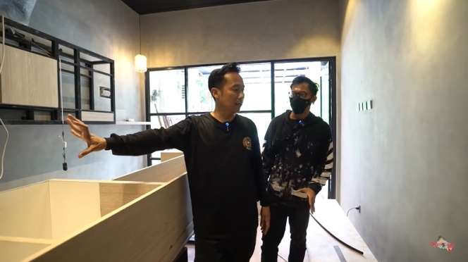10 Potret Penampakan Calon ‘Pabrik Duit’ Denny Cagur, Super Mewah, Kamar Mandi Masih Jadul!