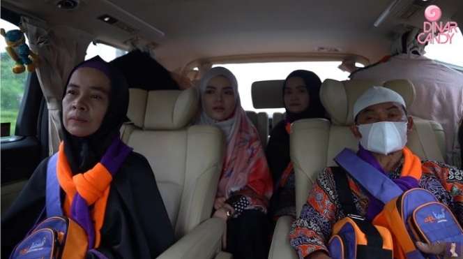 7 Momen Dinar Candy Umrah Bareng Keluarga, Sandal Jepit Bikin Salfok!
