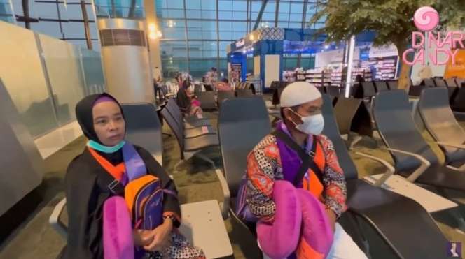 7 Momen Dinar Candy Umrah Bareng Keluarga, Sandal Jepit Bikin Salfok!