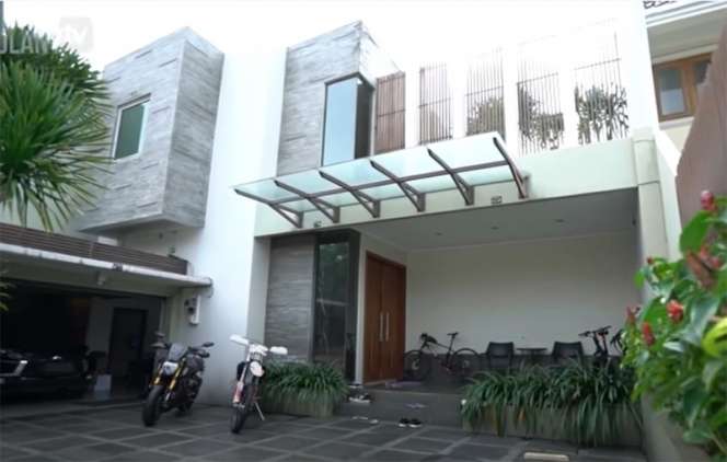7 Potret Rumah Artis Pemain ‘Tersanjung’, Milik Ari Wibowo Bikin Melongo, Mewah Banget!