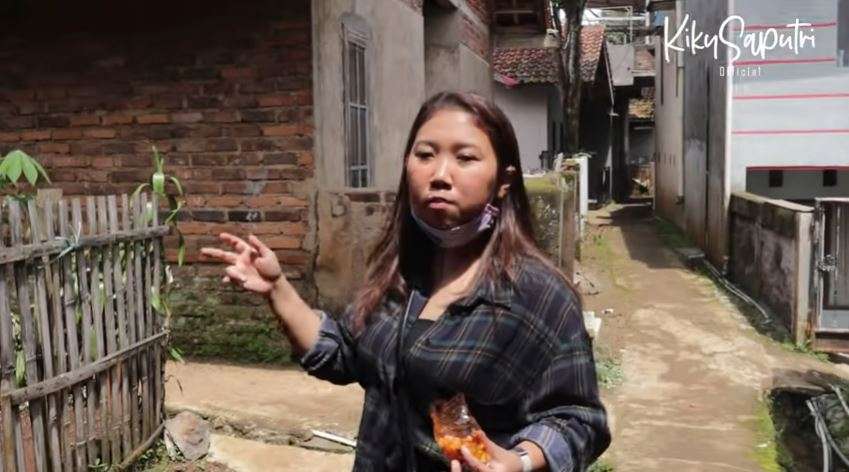 10 Potret Rumah Orangtua Kiky Saputri di Garut, Dapur Hanya Bilik Bambu Hingga Tunggu Kayu