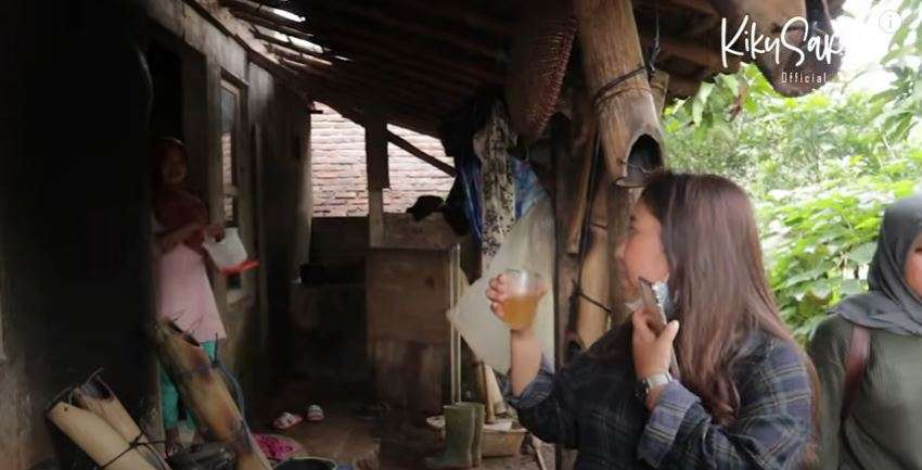10 Potret Rumah Orangtua Kiky Saputri di Garut, Dapur Hanya Bilik Bambu Hingga Tunggu Kayu