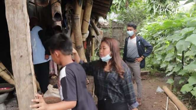 10 Potret Rumah Orangtua Kiky Saputri di Garut, Dapur Hanya Bilik Bambu Hingga Tunggu Kayu