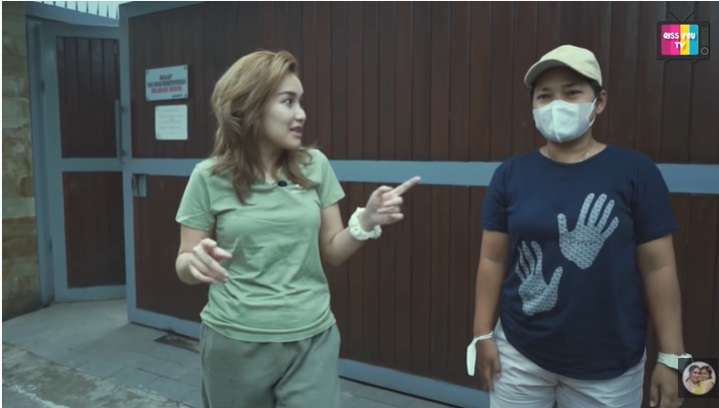 7 Potret Ayu Ting Ting Beli Nasi Uduk Dekat Rumah, Gayanya Jadi Sorotan