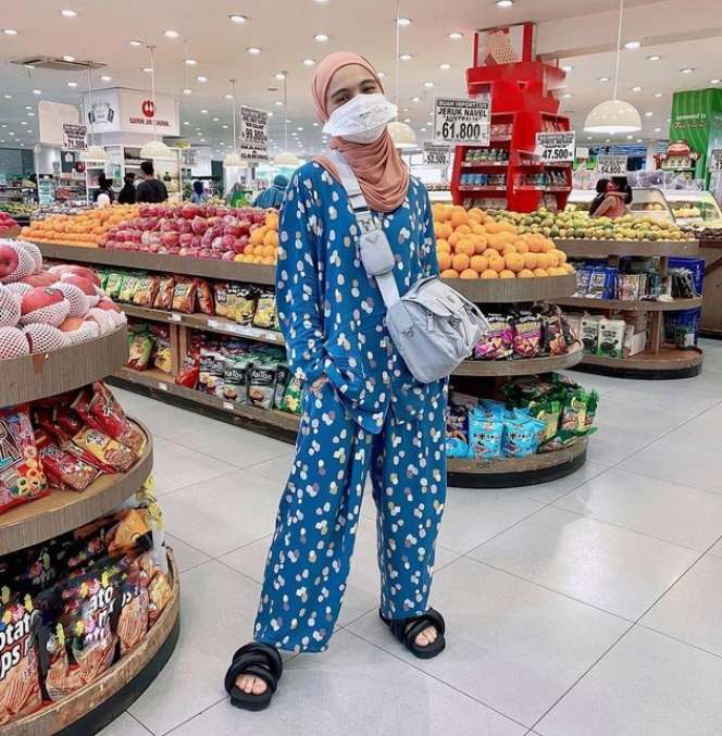7 Potret Seleb Belanja Bulanan di Supermarket, Tas Mayangsari Bikin Salfok!