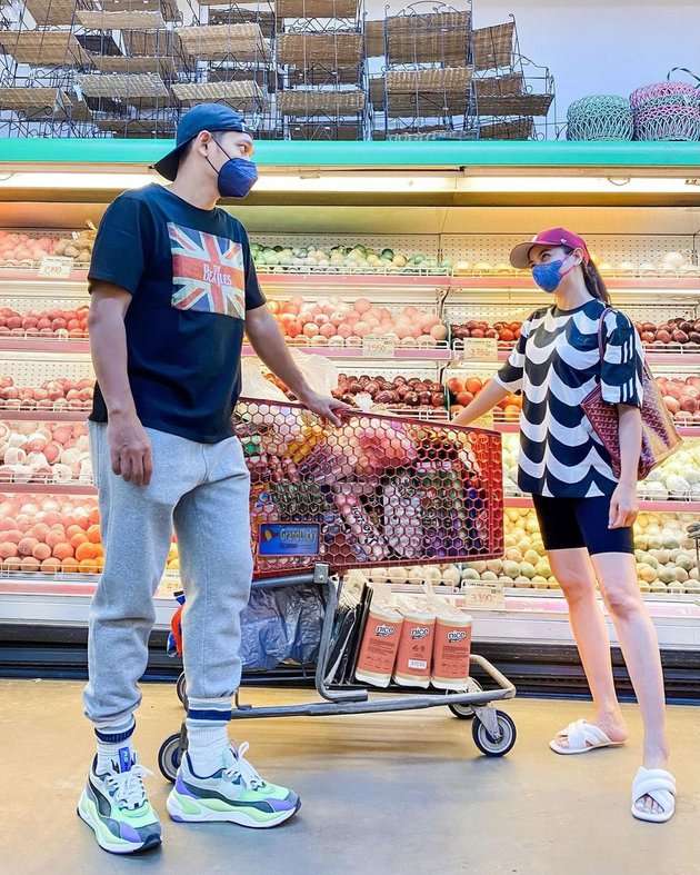 7 Potret Seleb Belanja Bulanan di Supermarket, Tas Mayangsari Bikin Salfok!