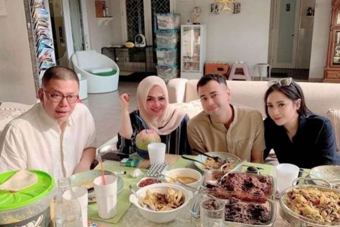 8 Momen Kebersamaan Rieta Amilia dan Suami yang Jarang Tersorot, Kini Pernikahannya di Ujung Tanduk!