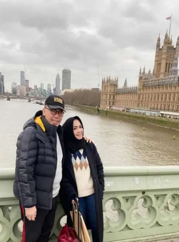8 Momen Kebersamaan Rieta Amilia dan Suami yang Jarang Tersorot, Kini Pernikahannya di Ujung Tanduk!