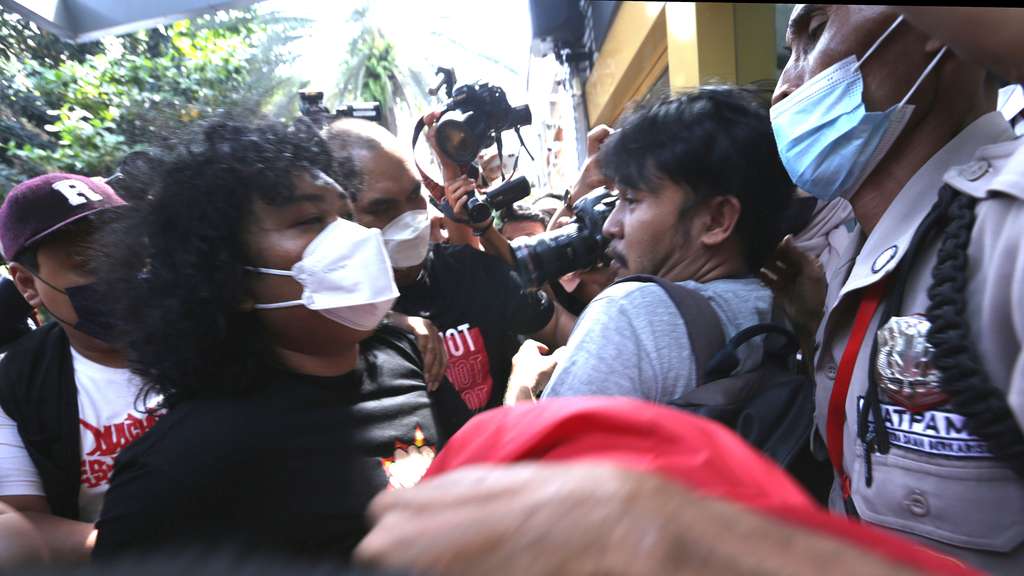 FOTO: Marshel Widianto Penuhi Panggilan Polisi Terkait Pembelian Konten Syur Dea Onlyfans