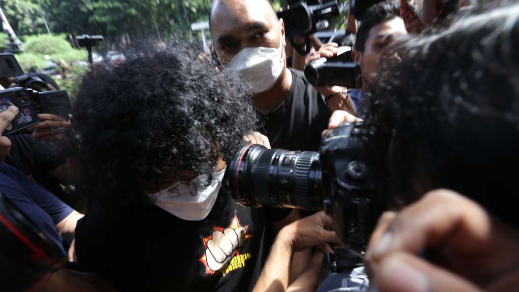 FOTO: Marshel Widianto Penuhi Panggilan Polisi Terkait Pembelian Konten Syur Dea Onlyfans