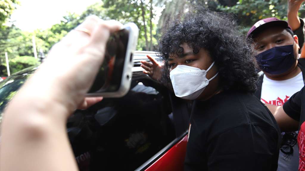 FOTO: Marshel Widianto Penuhi Panggilan Polisi Terkait Pembelian Konten Syur Dea Onlyfans