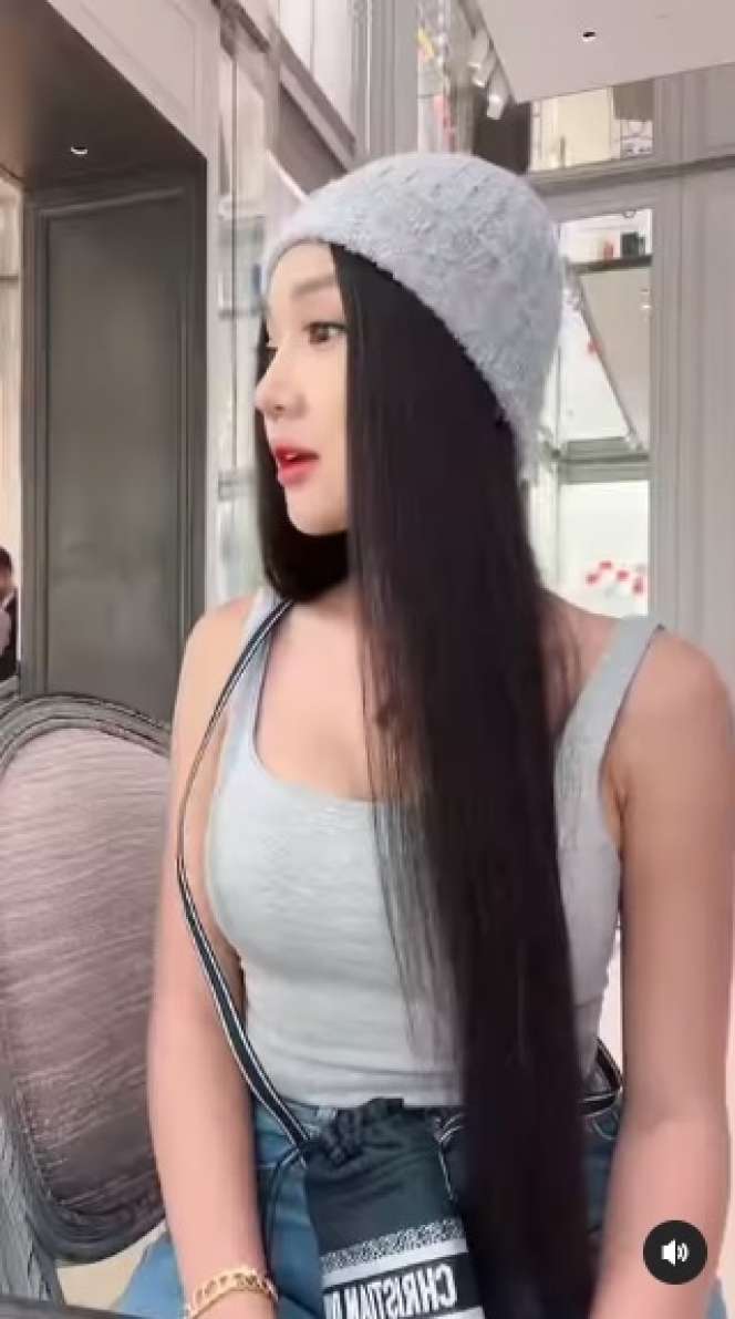 9 Potret Terbaru Lucinta Luna Usai Operasi ‘Ganti Kepala’ Disebut Mirip Idol Korea!