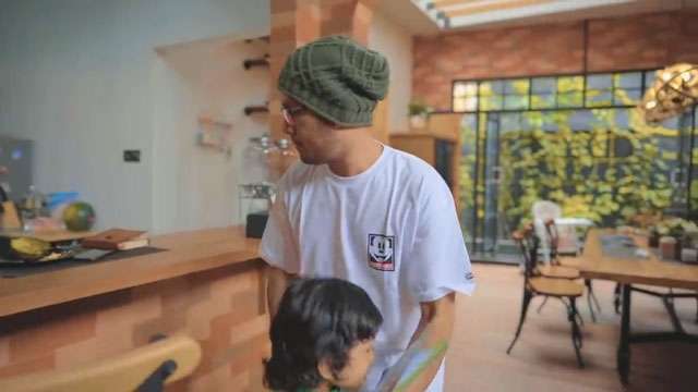10 Potret Rumah Ustaz Hanan Attaki yang Super Mewah, Ada Cafe di Dalamnya!