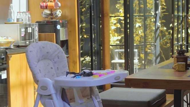 10 Potret Rumah Ustaz Hanan Attaki yang Super Mewah, Ada Cafe di Dalamnya!