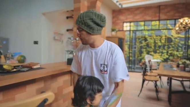 10 Potret Rumah Ustaz Hanan Attaki yang Super Mewah, Ada Cafe di Dalamnya!