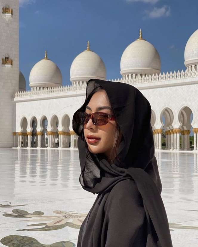 7 Potret Shania Salsabila Kakak Shafa Harris, Disebut Mirip Dua Lipa!