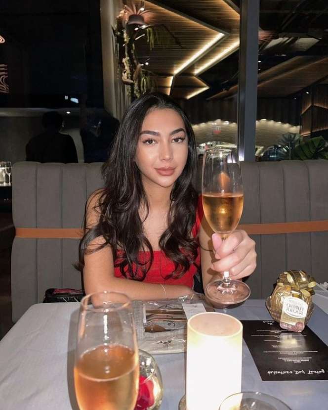7 Potret Shania Salsabila Kakak Shafa Harris, Disebut Mirip Dua Lipa!