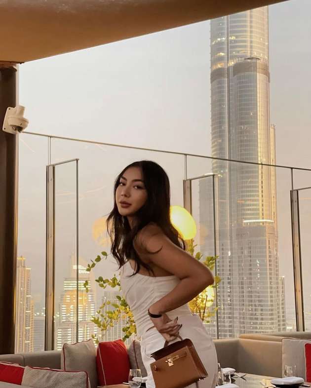 7 Potret Shania Salsabila Kakak Shafa Harris, Disebut Mirip Dua Lipa!