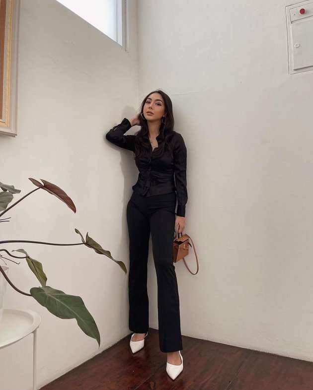 7 Potret Shania Salsabila Kakak Shafa Harris, Disebut Mirip Dua Lipa!