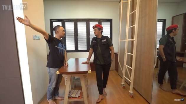 10 Potret Rumah Ronal Surapradja ‘Extravaganza’, Diam-Diam Ternyata Sultan, Mewah Ada Bioskop Pribadi!
