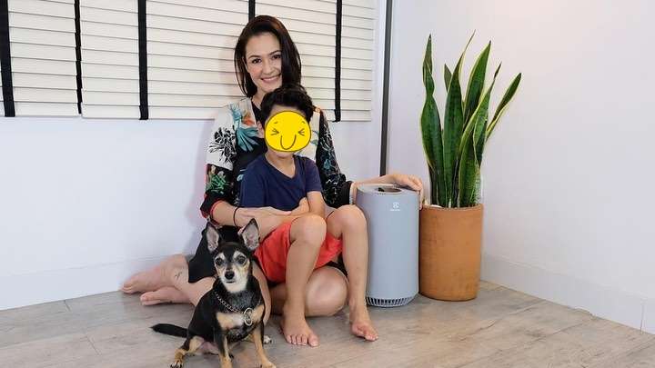 8 Potret Rumah Marcell Siahaan, Area Balkon Jadi Favorit Keluarga!