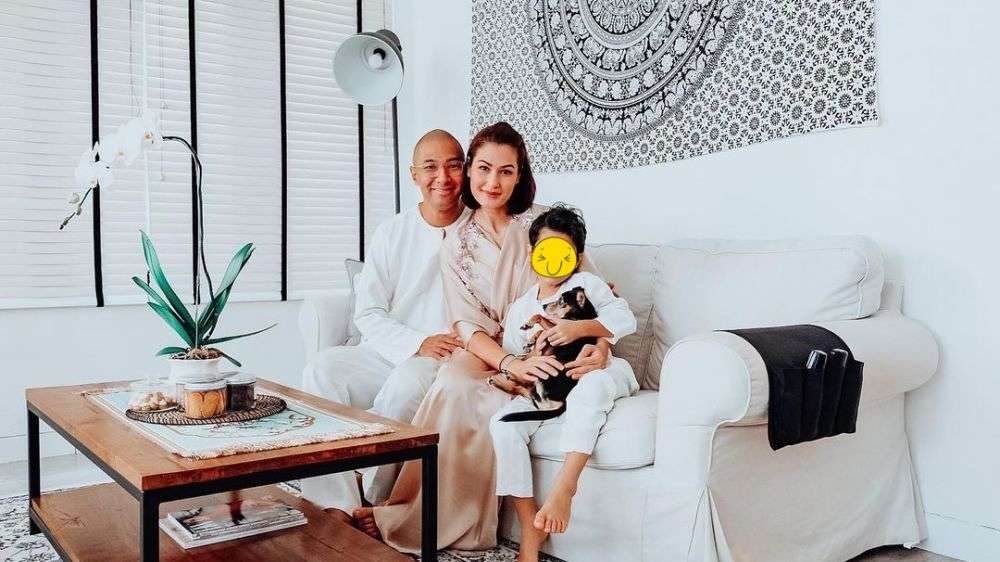 8 Potret Rumah Marcell Siahaan, Area Balkon Jadi Favorit Keluarga!