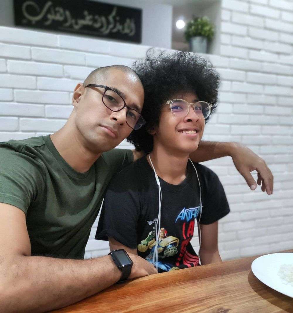 8 Potret Rumah Marcell Siahaan, Area Balkon Jadi Favorit Keluarga!