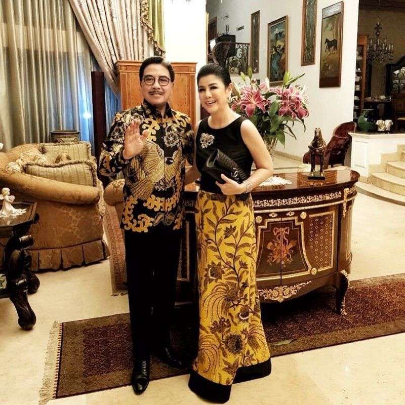 10 Adu Mewah Rumah Hotman Paris VS Hotma Sitompul, Sama-Sama Istana Megah!