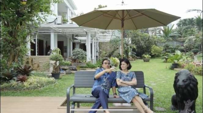 10 Adu Mewah Rumah Hotman Paris VS Hotma Sitompul, Sama-Sama Istana Megah!