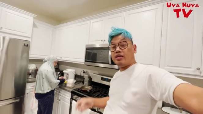 Potret Sahur Pertama Uya Kuya dan Astrid di Amerika, Panik Waktu Imsak, Menu Makanan Disorot! 