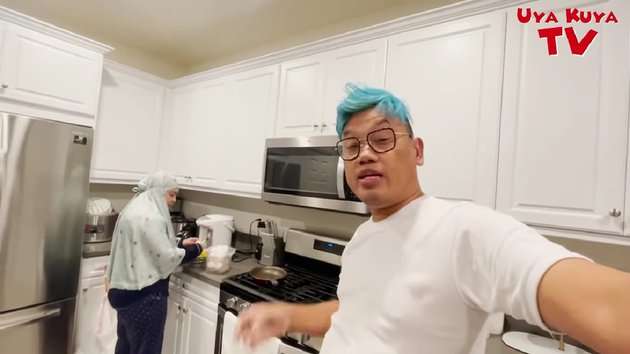 Potret Sahur Pertama Uya Kuya dan Astrid di Amerika, Panik Waktu Imsak, Menu Makanan Disorot! 