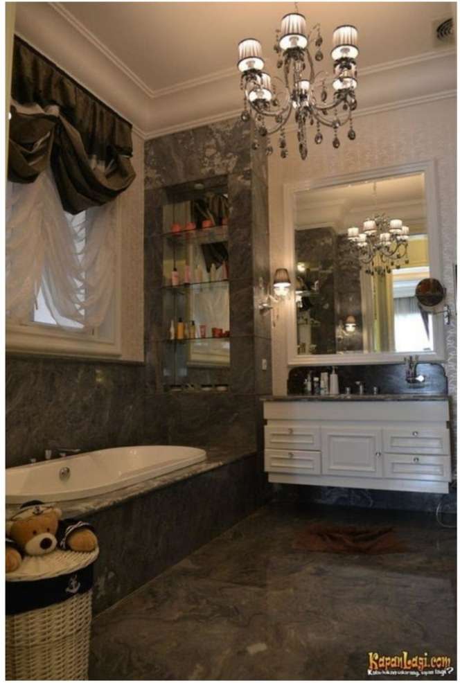 10 Potret Adu Mewah Kamar Mandi Artis, Nikita Willy The Real Sultan, Kelewat Keren!