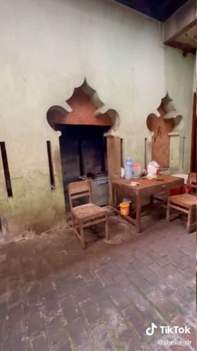 9 Potret Rumah Megah di Tengah Desa yang Viral, Bentuknya Super Unik, Ada Ruang Bawah Tanah!