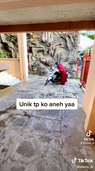 9 Potret Rumah Megah di Tengah Desa yang Viral, Bentuknya Super Unik, Ada Ruang Bawah Tanah!