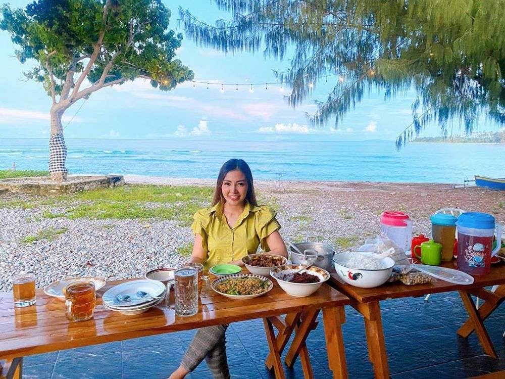 10 Potret Rumah Mewah Bella Shofie di Tepi Pantai, Keren Banget, Buka Pintu Langsung Lautan Lepas!
