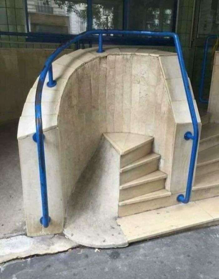 10 Desain Tangga Nyeleneh, Bentuknya Absurd Banget Bikin Mikir Dua Kali!