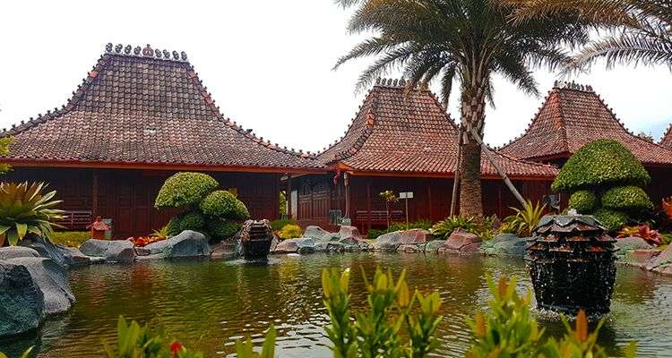10 Potret Penginapan Inul Daratista ‘Saygon Cottage’, Ada Ruang Biliar di Tepi Sawah, Keren Abis!