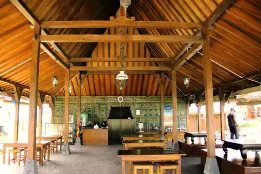 10 Potret Penginapan Inul Daratista ‘Saygon Cottage’, Ada Ruang Biliar di Tepi Sawah, Keren Abis!