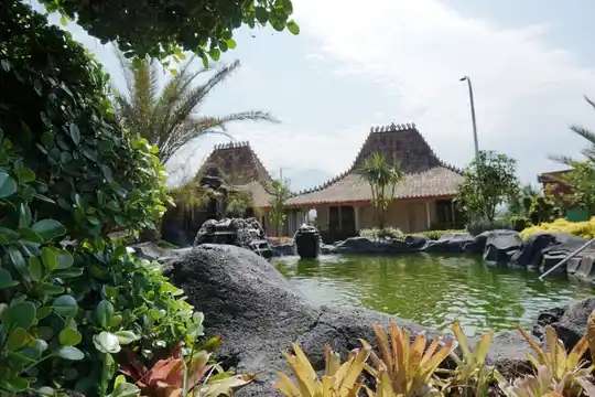 10 Potret Penginapan Inul Daratista ‘Saygon Cottage’, Ada Ruang Biliar di Tepi Sawah, Keren Abis!