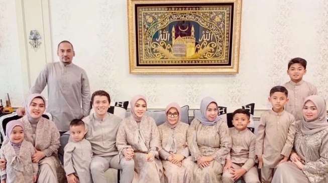 7 Potret Rumah Megah Syahrini di Bogor, Bak Tinggal di Istana Princess!